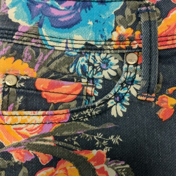 Roxy Jean Shorts Size 3/ 26 - Picture 7 of 8